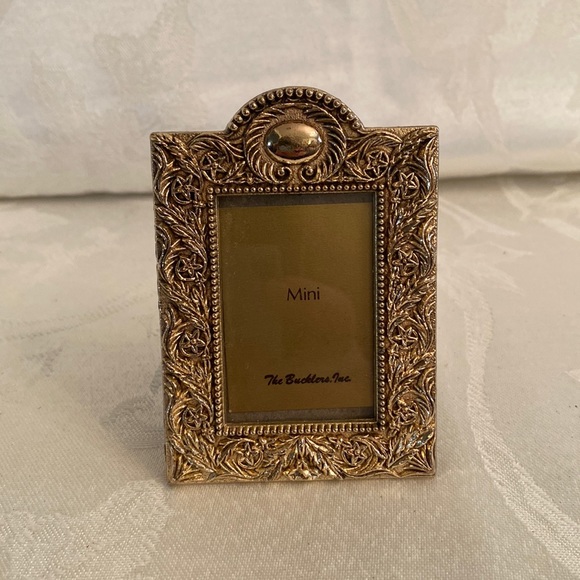 SILVESTRI MINI PICTURE FRAME 3 1/2”H x 2 1/2”W - Picture 1 of 3